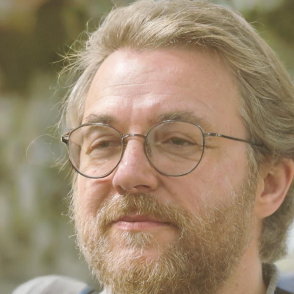 Portrait de Pierre Leroy, consultant en stratégie financière